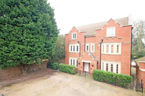 4 bedroom semi-detached house to rent, Portland Square, Canterbury