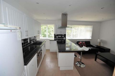 3 bedroom flat to rent, Lime Kiln Road, Canterbury