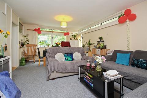 2 bedroom flat to rent, New Dover Road, Canterbury