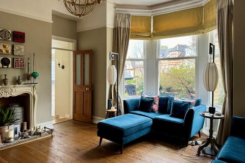 6 bedroom end of terrace house for sale, Clive Place, Penarth