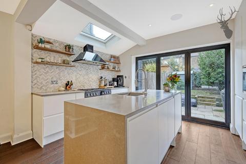 72 Clacton Road, London, E17 8AR