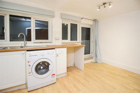 Studio to rent, Old Dover Road, Canterbury