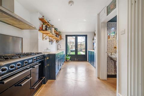 128 Victor Road, London, SE20 7JT