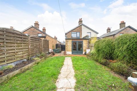 128 Victor Road, London, SE20 7JT