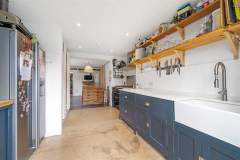 128 Victor Road, London, SE20 7JT
