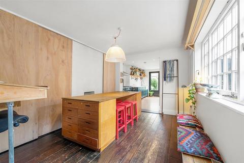 128 Victor Road, London, SE20 7JT