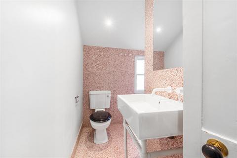 128 Victor Road, London, SE20 7JT
