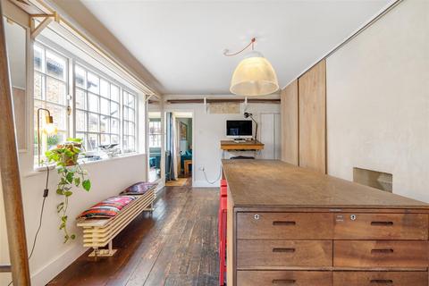128 Victor Road, London, SE20 7JT