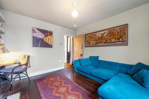 128 Victor Road, London, SE20 7JT