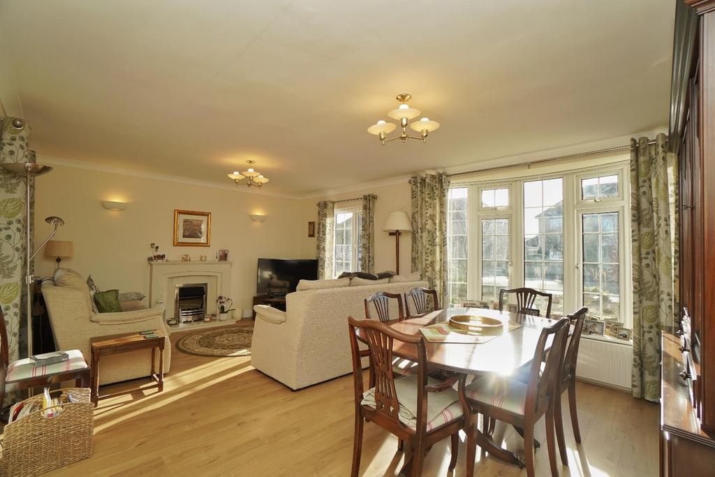 Dining Lounge