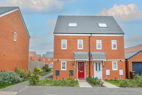 3 bedroom townhouse for sale, Orbell Avenue, Little Wratting CB9