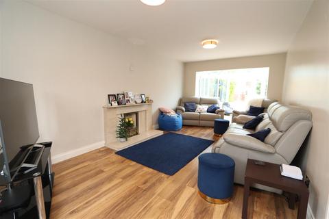 4 bedroom detached house for sale, Priests Lane, Shenfield, Brentwood