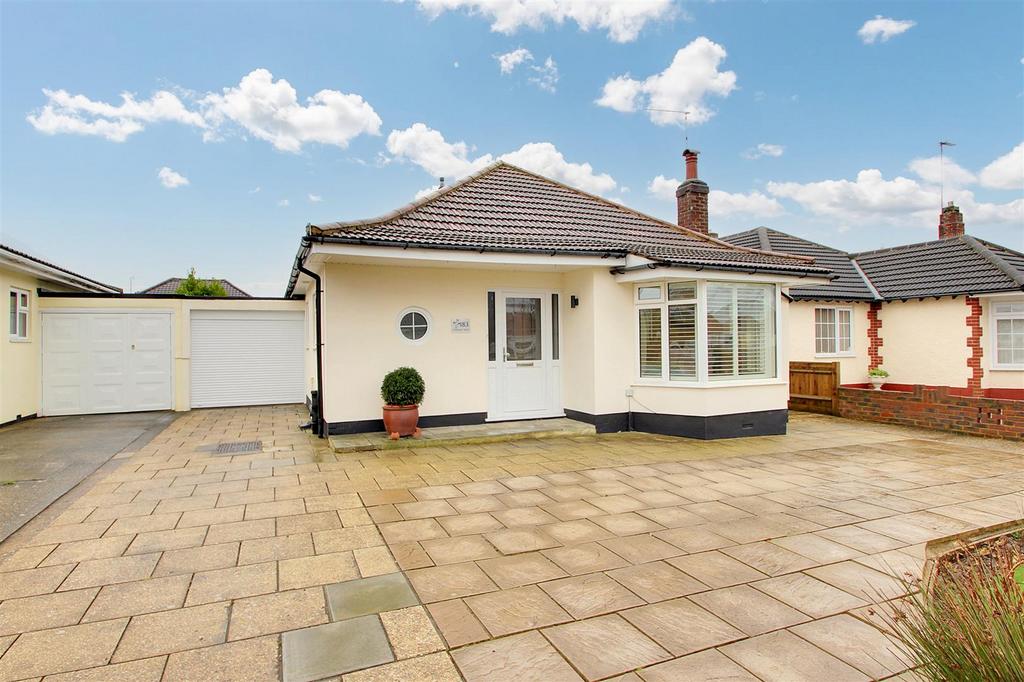 Goring Way, GoringBySea, Worthing 3 bed detached bungalow for sale