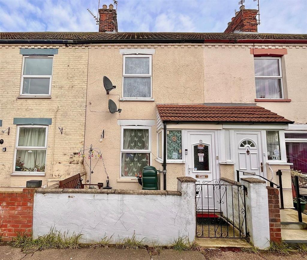Coronation Road, Great Yarmouth 2 bed terraced house for sale £132,000