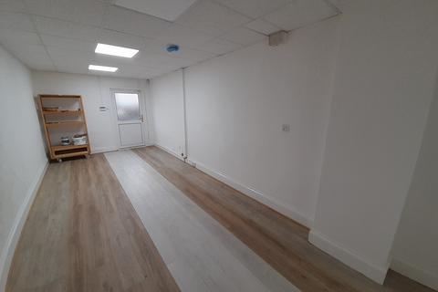 Shop to rent, Clifford Street, South Wigston, South Wigston, Leicestershire, LE18