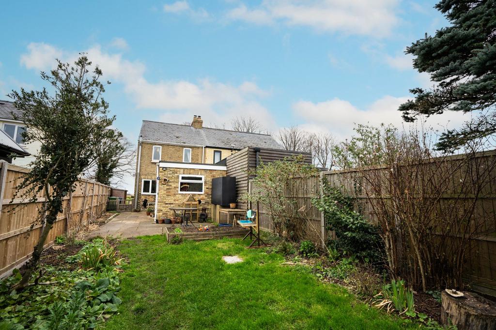 Long Drove, Waterbeach, CB25 3 bed semidetached house for sale £325,000