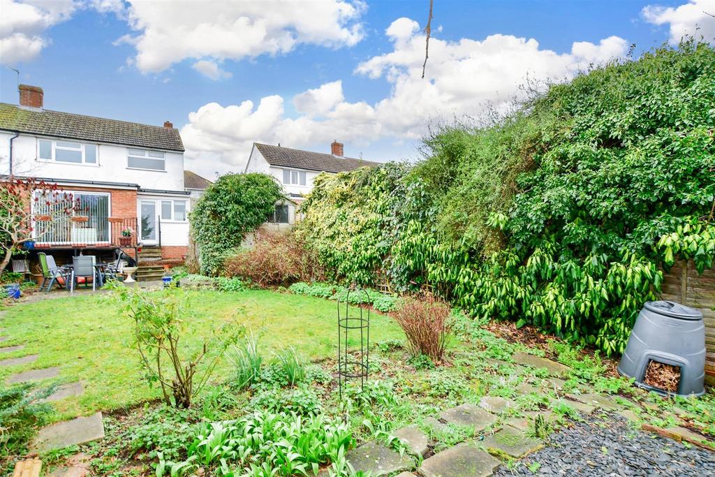 Coombfield Drive, Dartford, Kent 3 bed semidetached house for sale £