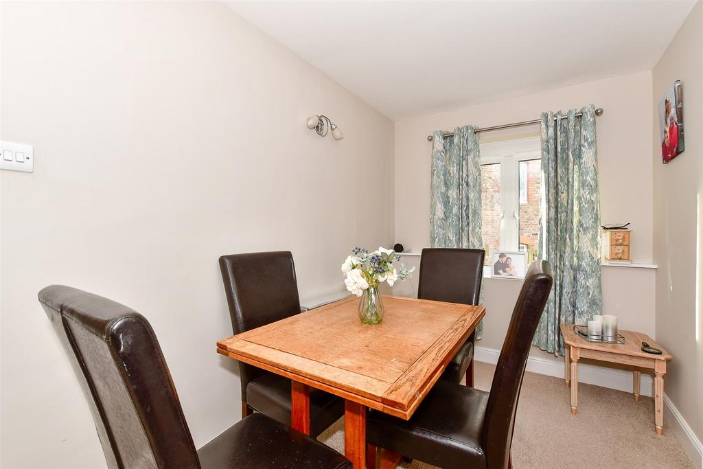 Carpenters Lane, Hadlow, Tonbridge, Kent 2 bed flat for sale £210,000