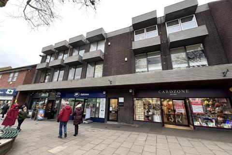 Office to rent, High Street, Rayleigh, Essex, SS6
