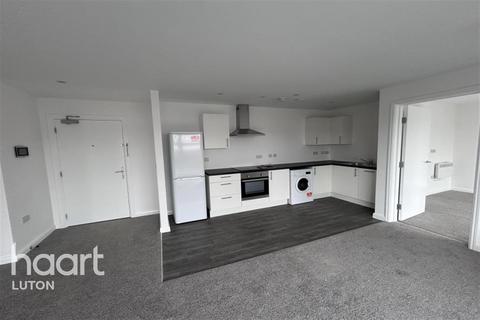 2 bedroom flat to rent, Stockwood Gardens, Luton