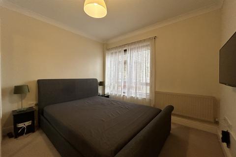 1 bedroom flat to rent, Pymore
