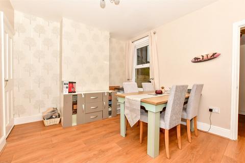 2 Kings Road, Chatham, ME5 7JY