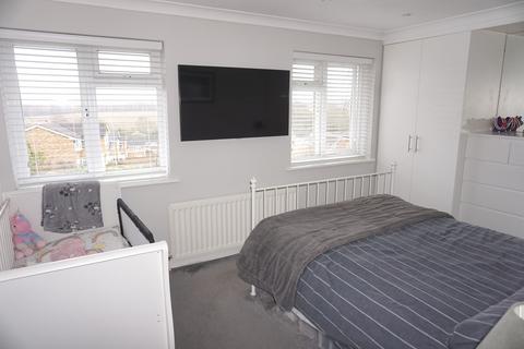 20b Leas Close, Chessington, KT9 2EQ