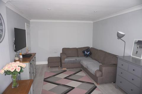 20b Leas Close, Chessington, KT9 2EQ
