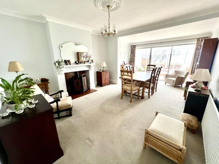 Sitting Room/Dining Room