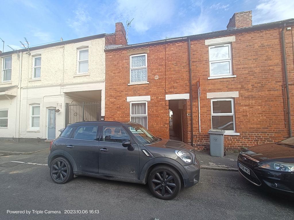 Dudley Road, Grantham NG31 2 bed terraced house for sale £130,000