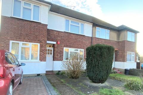 2 bedroom flat to rent, Valley Close, Pinner HA5