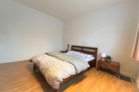 2 bedroom flat to rent, Valley Close, Pinner HA5