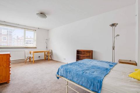 Studio to rent, Harleyford Street, London SE11
