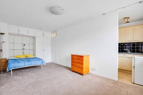 Studio to rent, Harleyford Street, London SE11