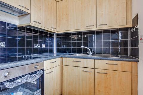 Studio to rent, Harleyford Street, London SE11