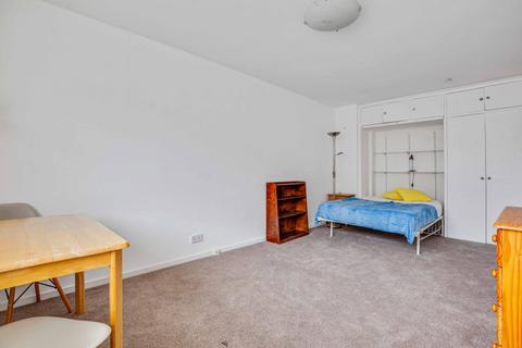 Studio to rent, Harleyford Street, London SE11