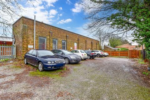 29 Oak Road, Romford, RM3 0PH