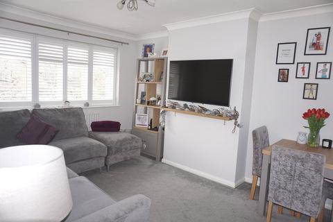 18 Stanton Close, Epsom, KT19 9NP