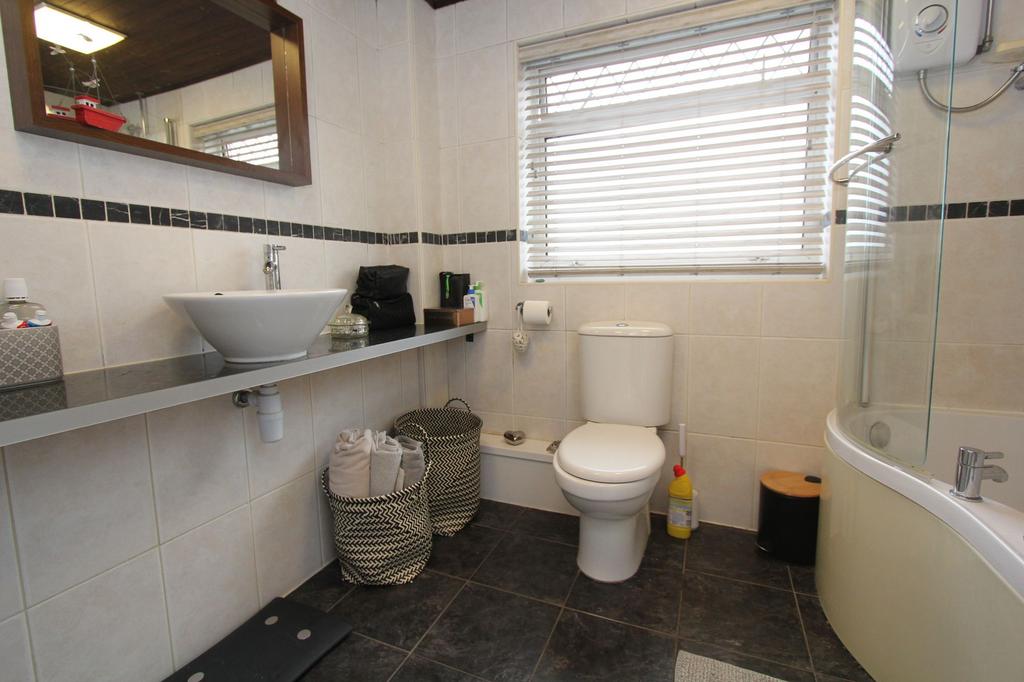 Bathroom/ WC