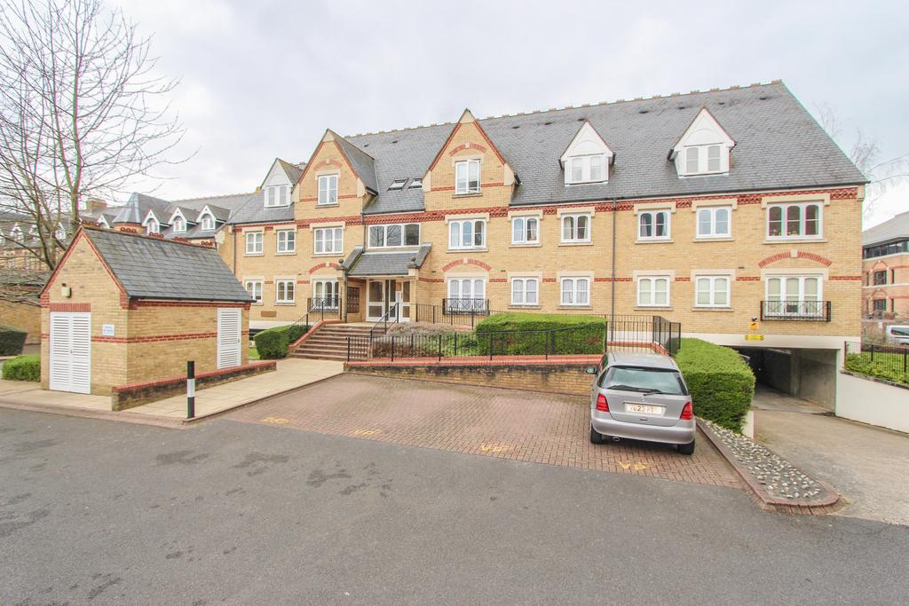 Hallam Close, Watford WD24 2 bed apartment to rent £1,400 pcm (£323 pw)