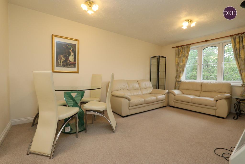 Hallam Close, Watford WD24 2 bed apartment to rent £1,400 pcm (£323 pw)