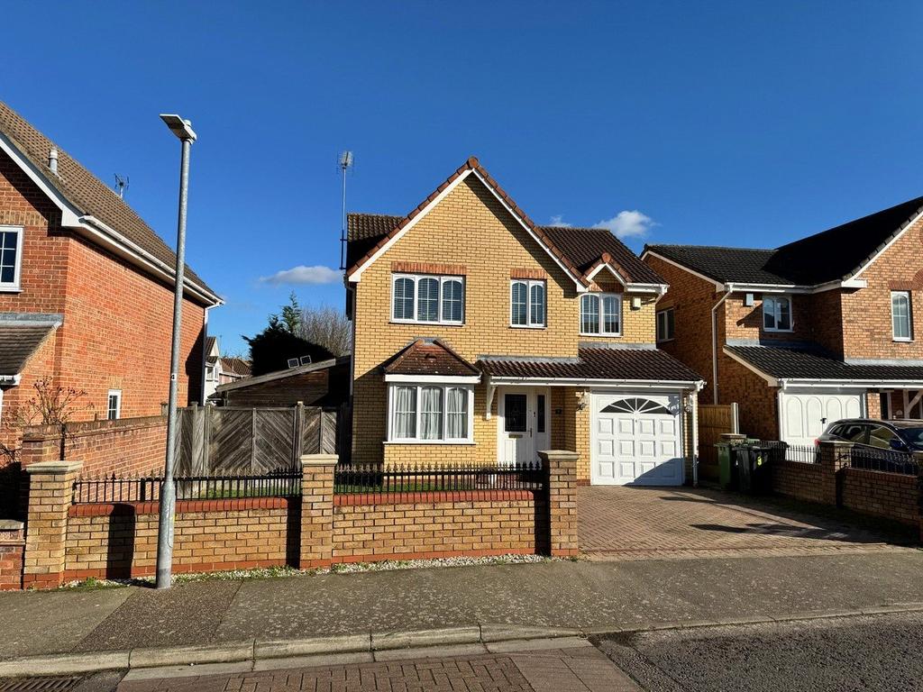 Coburg Lane, Great Berry, Langdon Hills, Essex, SS16 4 bed detached house for sale £600,000