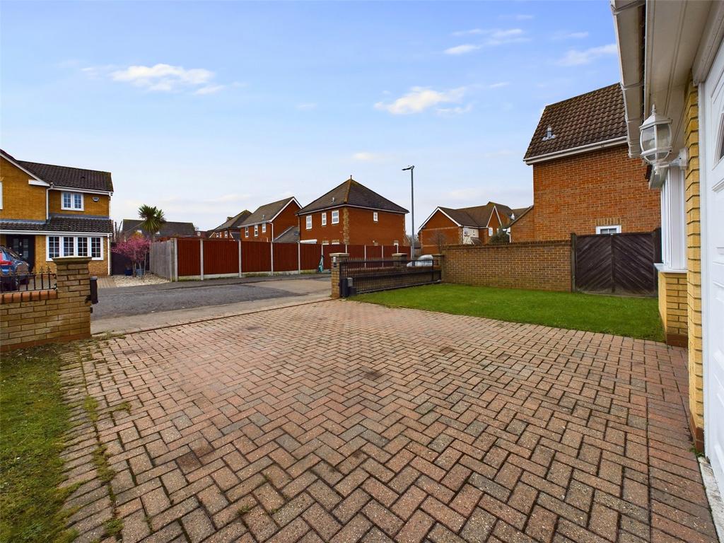 Coburg Lane, Great Berry, Langdon Hills, Essex, SS16 4 bed detached