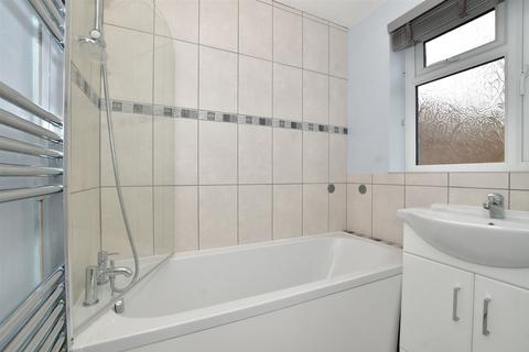 135 Kingston Road, Leatherhead, KT22 7NT