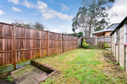 135 Kingston Road, Leatherhead, KT22 7NT