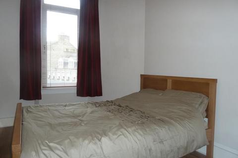1 bedroom flat to rent, Holburn Street, Second Left,