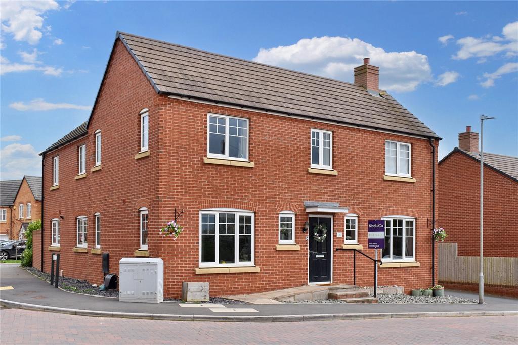 Droitwich Spa, Worcestershire WR9 4 bed detached house for sale £450,000
