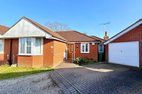 2 bedroom semi-detached bungalow for sale, York Gardens, Braintree, CM7