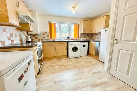 2 bedroom semi-detached bungalow for sale, York Gardens, Braintree, CM7