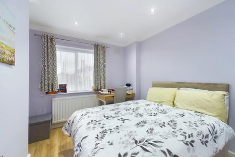 2 bedroom maisonette for sale - Cardrew Close, London, N12